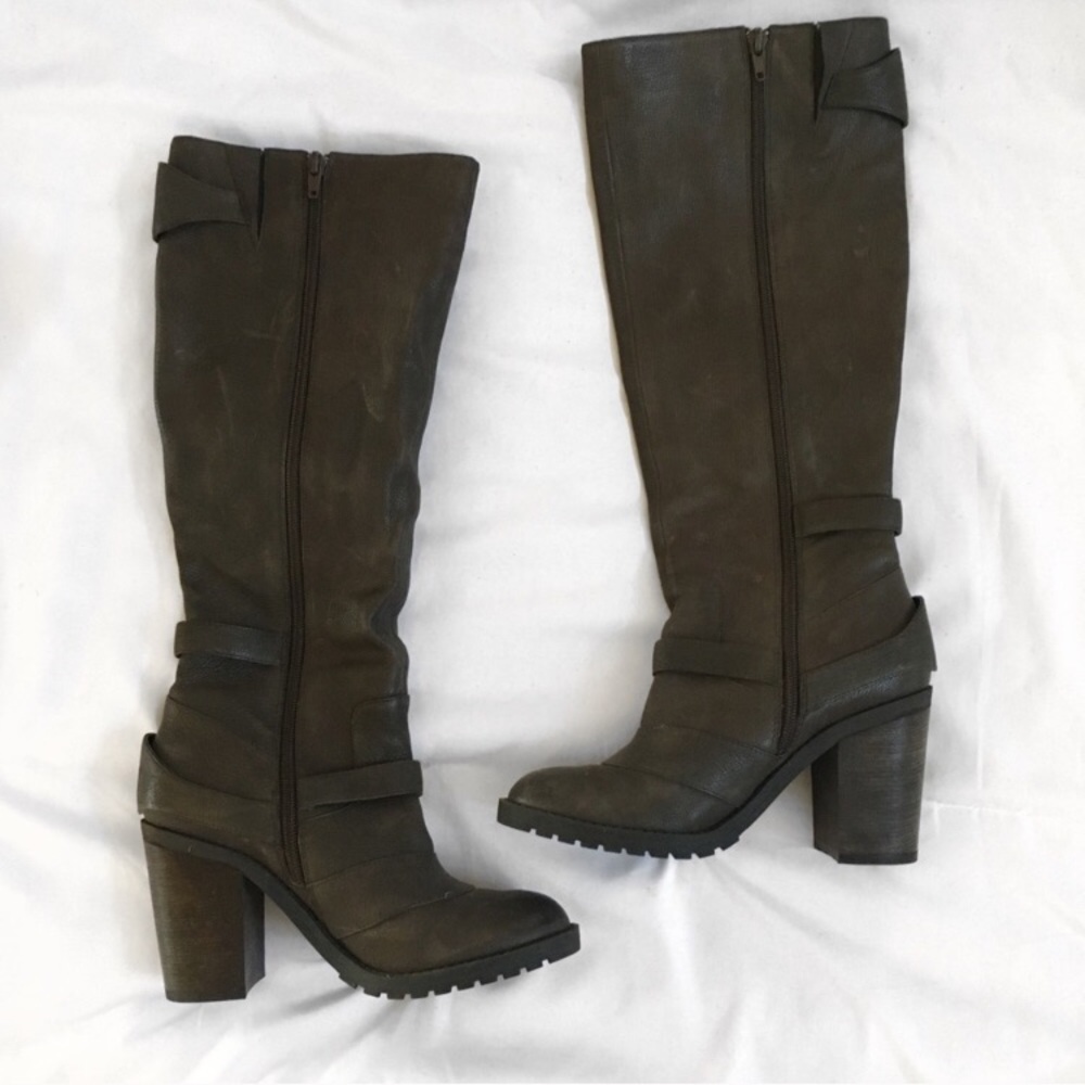 ⚡️SALE⚡️Me Too Brown Distressed Leather Heel Boots - Picture 3 of 4